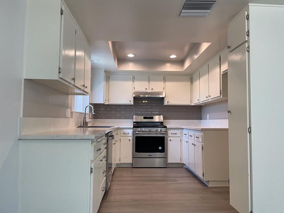 2nd image of 1146 Irving Ave #6