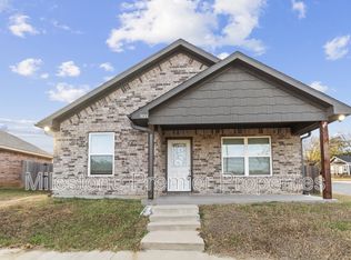 931 N Barrett Ave, Denison, TX 75020