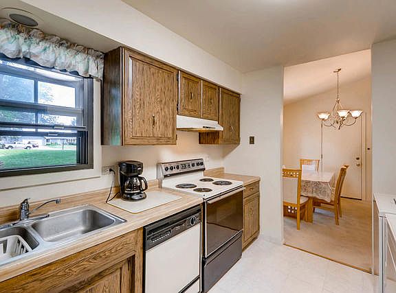 5th image of 639 Dixon Ct