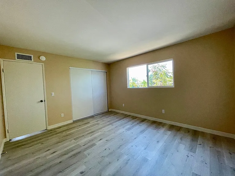 903 S Sunshine Ave S #B — Photo 17