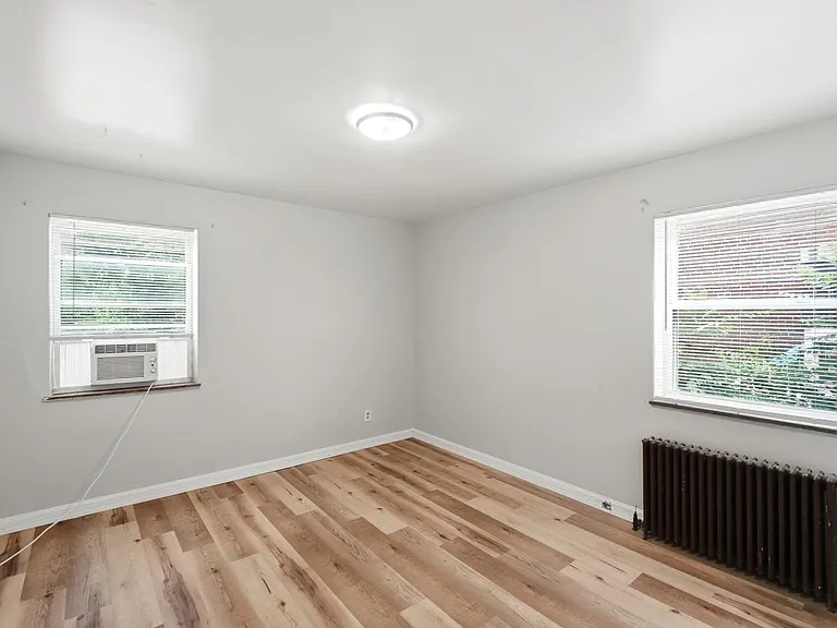 Cozy Apartment Building in Reading District! — Photo 26