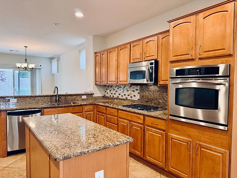 2119 Gunnison Pl — Photo 12
