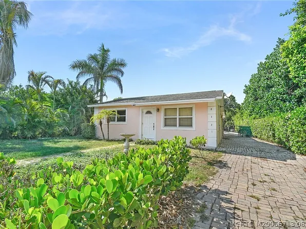 8331 SE Lundy St, Hobe Sound, FL 33455