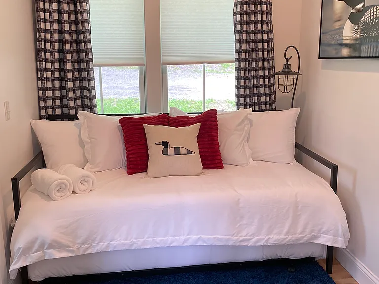 Main floor trundle bedroom