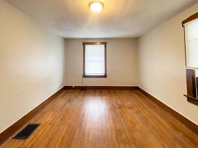 1405 W Jackson St — Photo 23