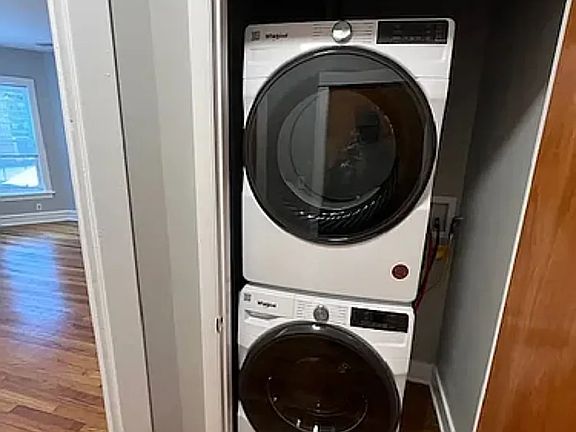 3rd image of 928 W Belle Plaine Ave APT 2W