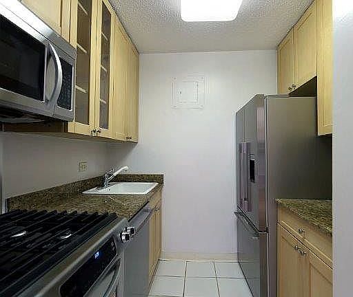 5th image of 166 E 34th St #712