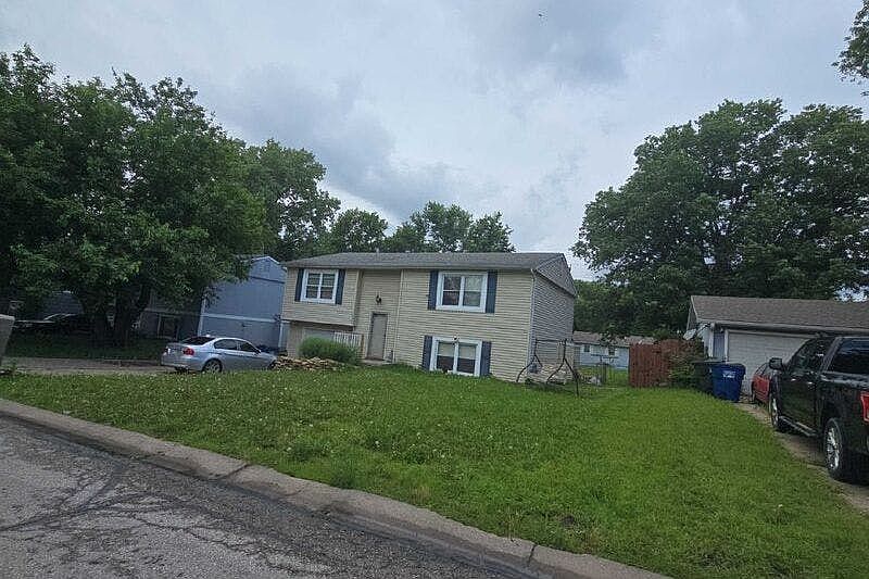 2nd image of 2525 Bonanza St
