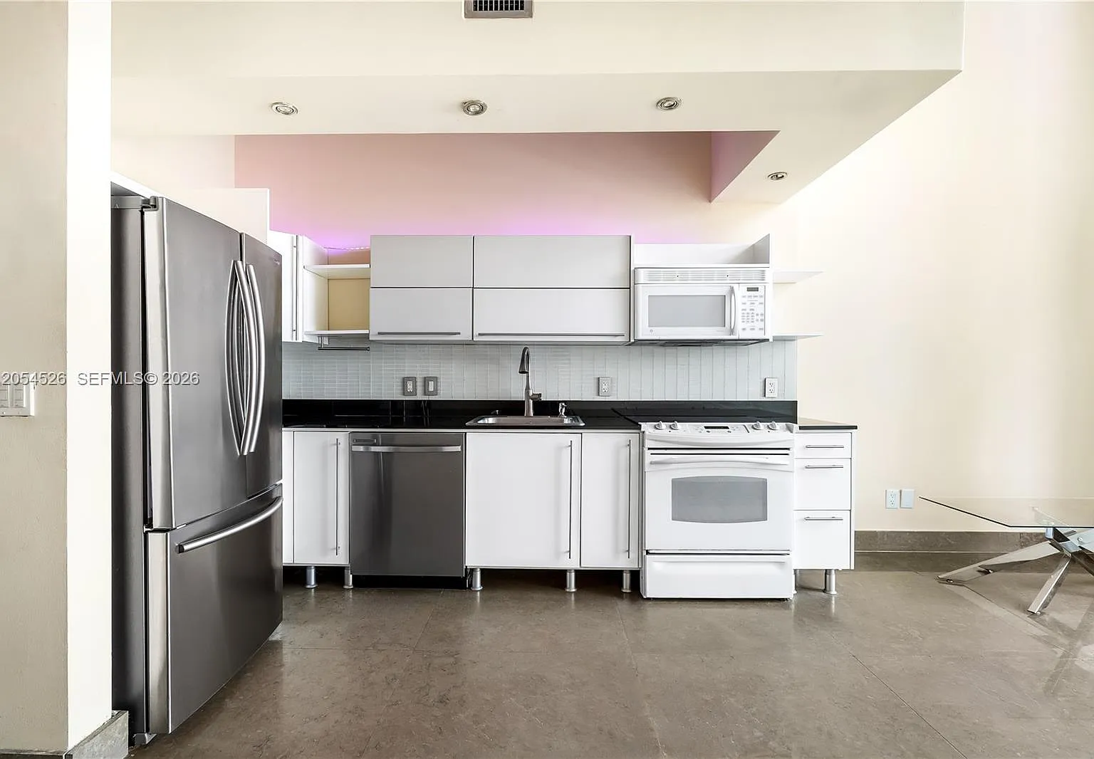 Neo Vertika Condo — Photo 3