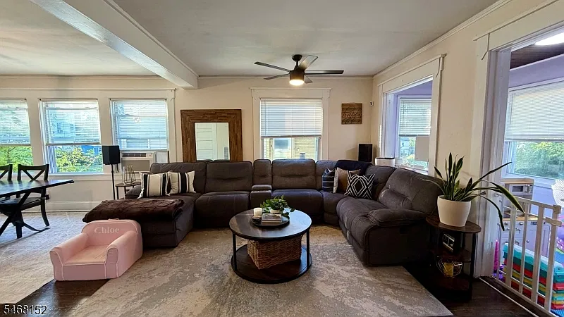 2 bed, 1.0 bath, $2,950 — Photo 2