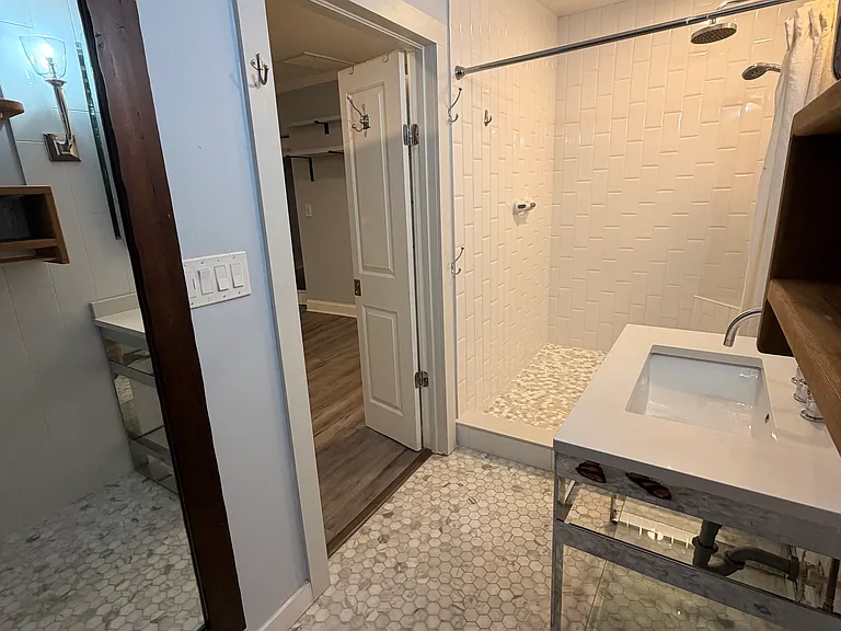 6704 S Himes Ave — Photo 13