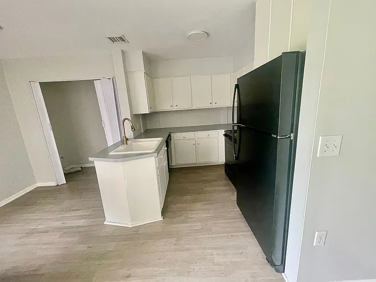 4816 Spring Lake Dr #F — Photo 5
