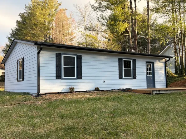 43 E Fox Ridge Dr, Hendersonville, NC 28739