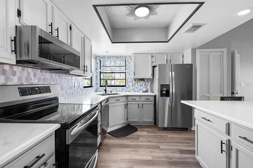 2 bed, 2.0 bath, 1219 sqft, $1,595 — Photo 4