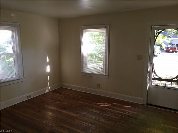 2nd image of 1702 Oak St