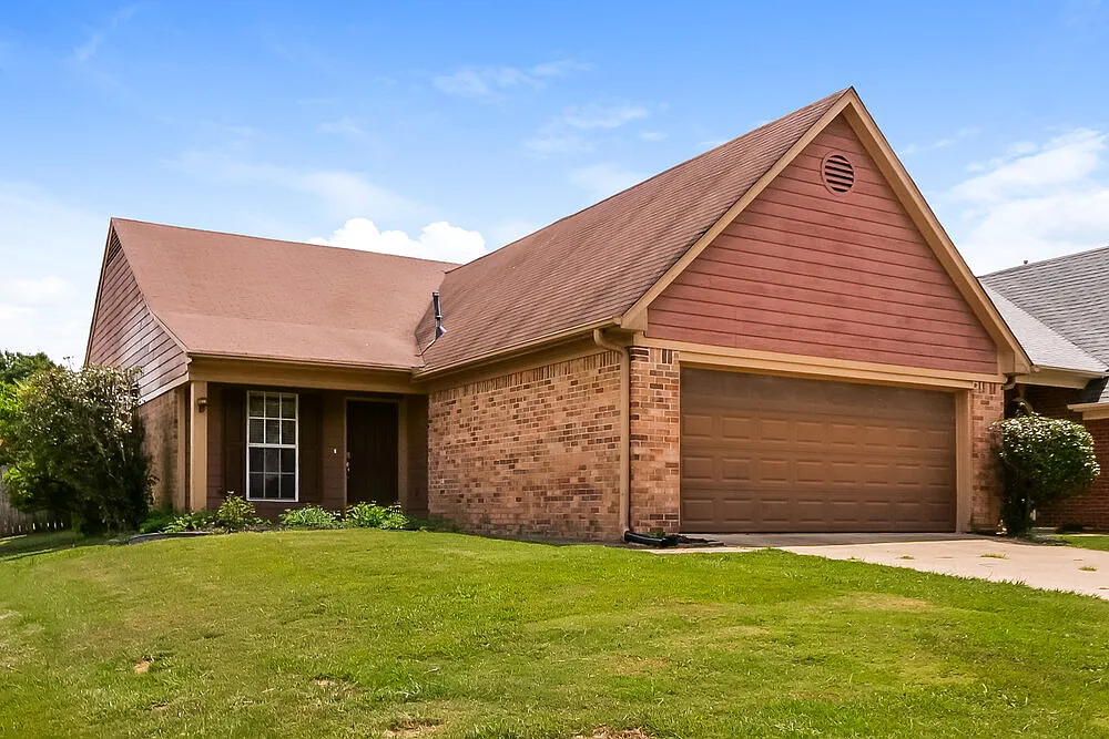 3 bed, 2.0 bath, 1416 sqft, $2,340 — Photo 3