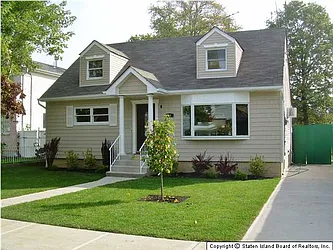 81 Arlington Avenue  image 1 of 17