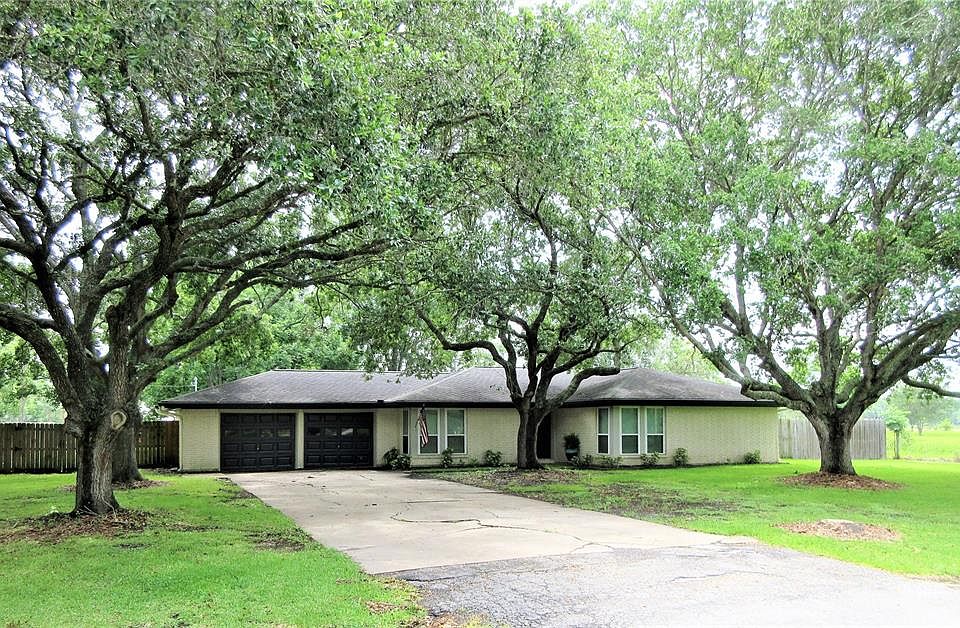 1st image of 15927 Magnolia Dr