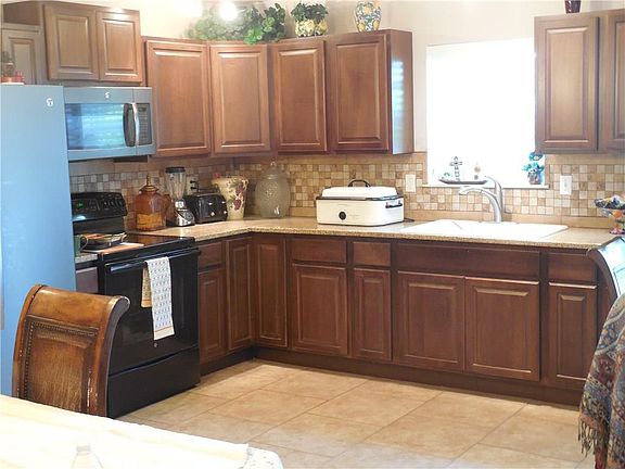 3rd image of 1021 Nueva Tierra St