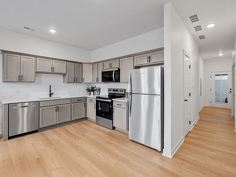 1206 SW Franklin Ct — Photo 8