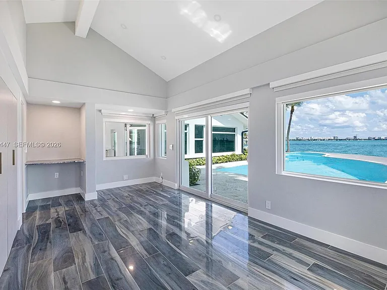 1365 Bay Ter — Photo 36
