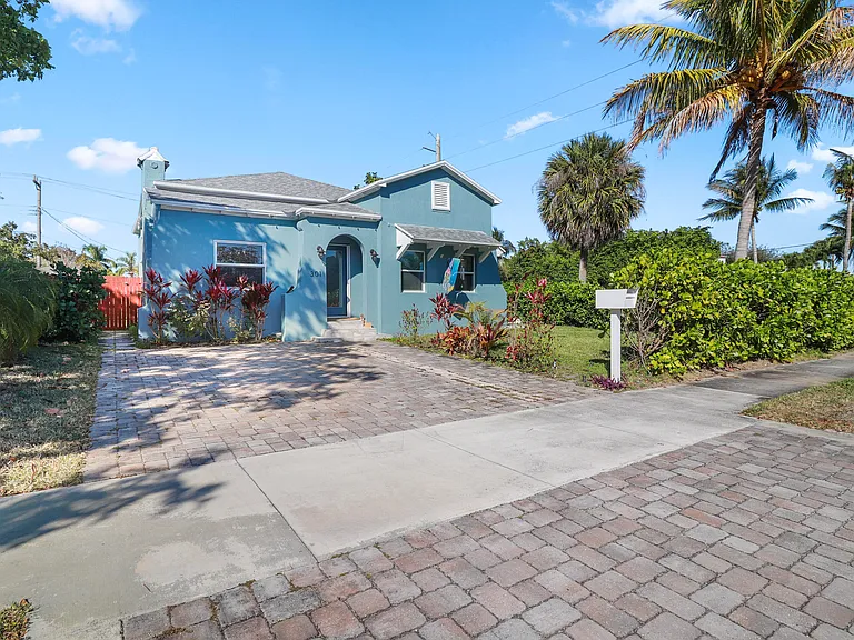 301 Hawthorne Dr — Photo 5