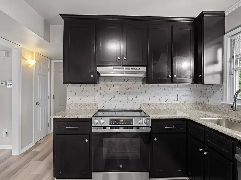 913 Laredo Ct — Photo 14