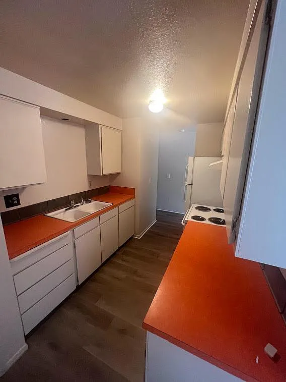 2 bed, 802 sqft, $1,275 — Photo 2