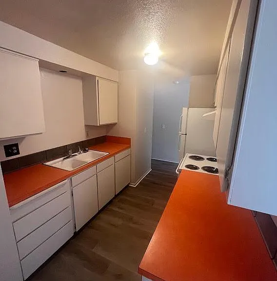 1220 Holly St — Photo 2