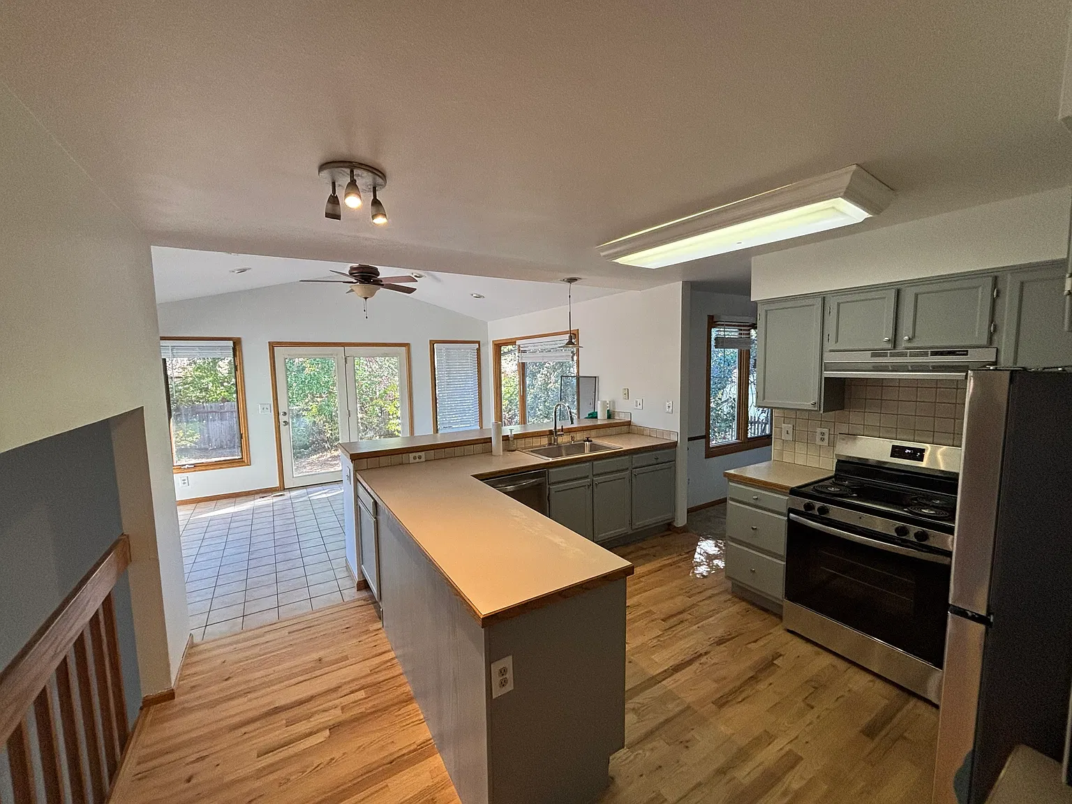 4 bed, 2574 sqft, $2,800 — Photo 4