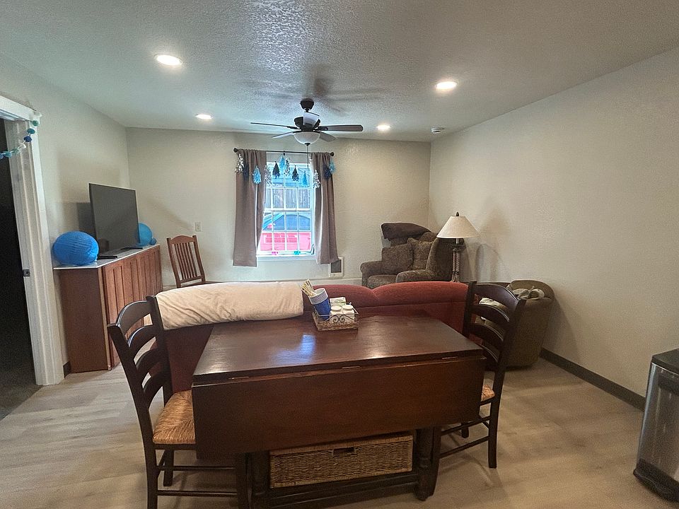 2nd image of 716 Villa Rd