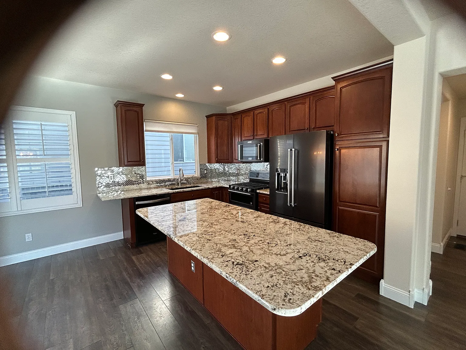 4 bed, 3.5 bath, 2800 sqft, $2,675 — Photo 4