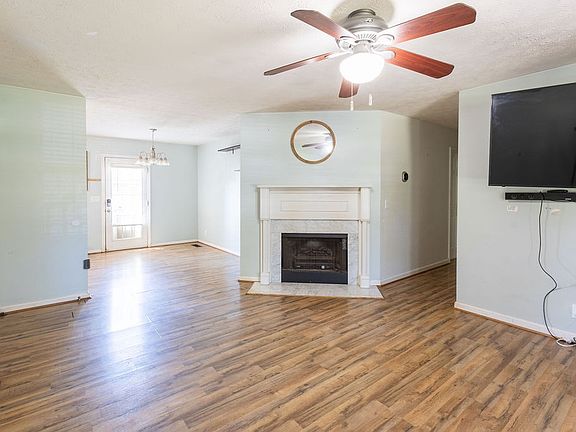 3rd image of 127 Grant Ct