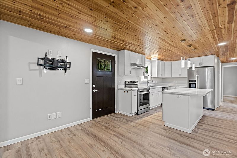 3rd image of 24817 51st Avenue E