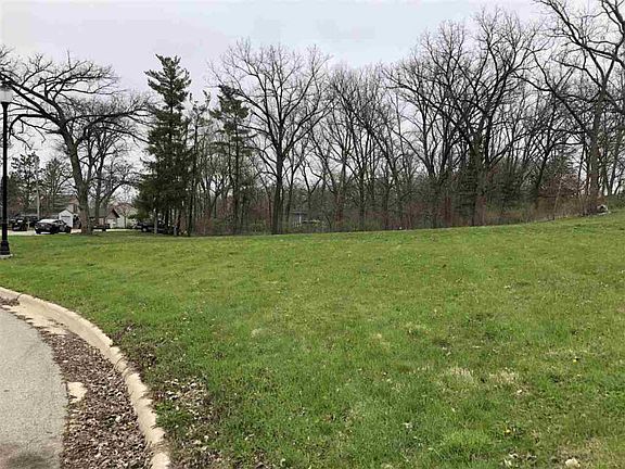 5th image of 9822 Queen Oaks Dr