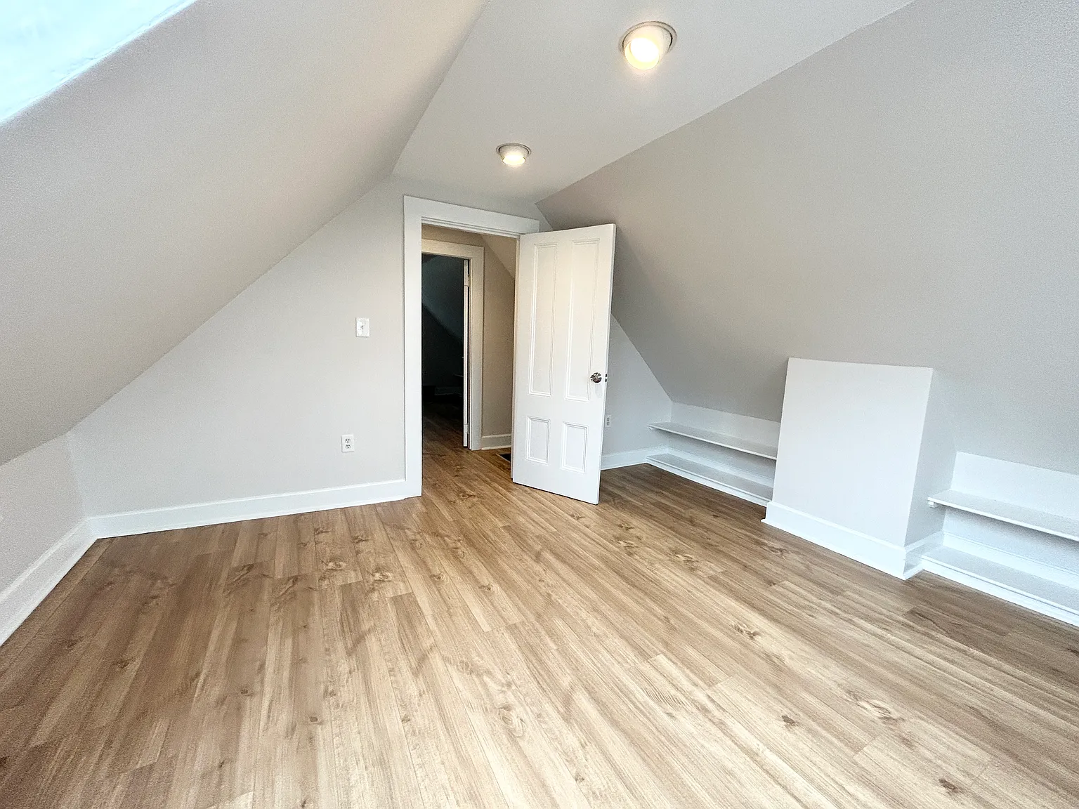 4 bed, 9999 sqft, $3,800 — Photo 1
