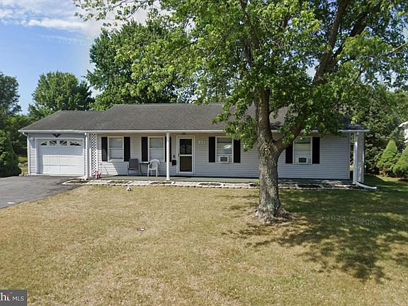 2nd image of 209 Somerset Dr
