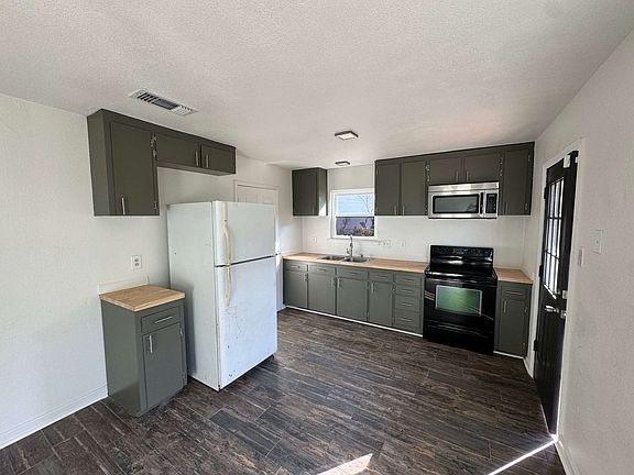 4th image of 833 Michelle Dr