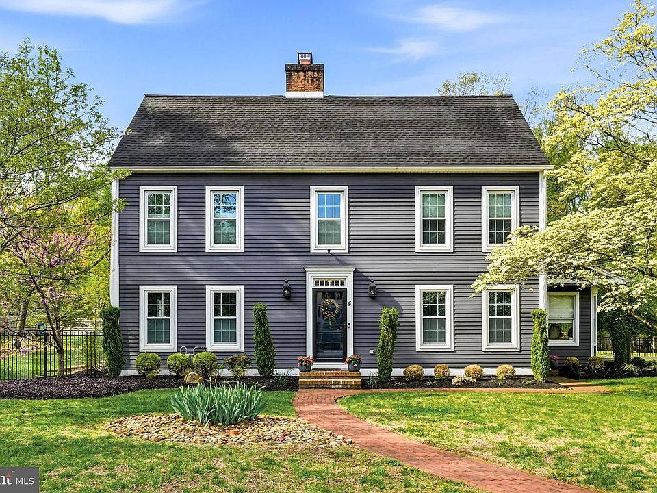 1st image of 4 Cove Ct