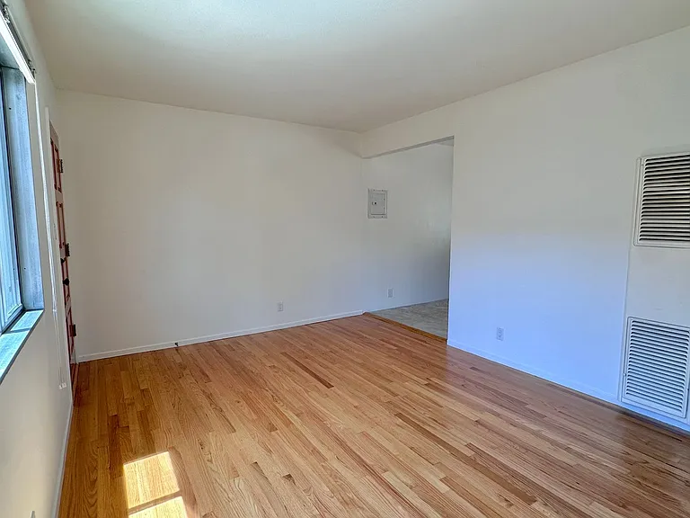 502 Westminster Ave — Photo 23