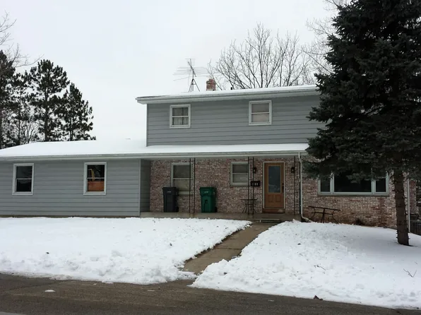211 Dorow Ave, Edgerton, WI 53534