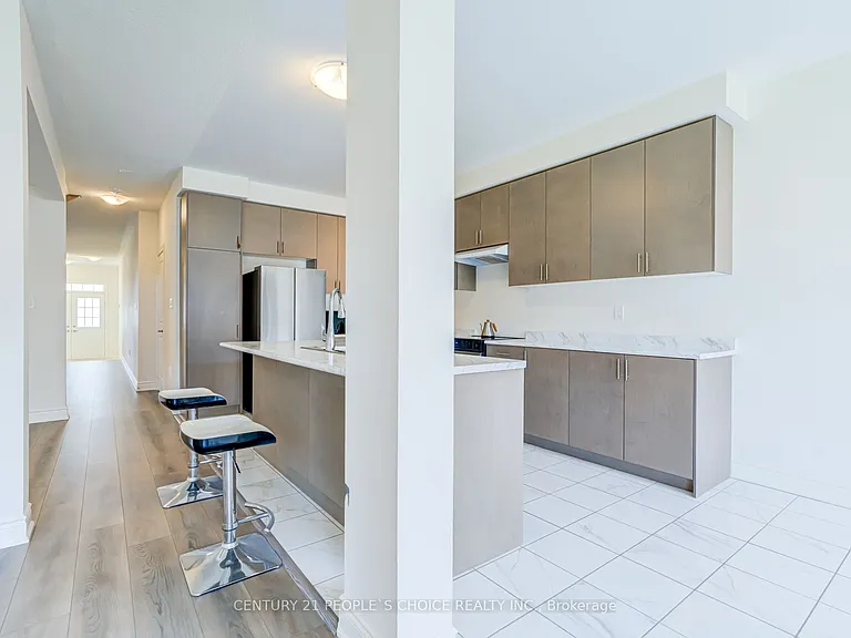 2237 Crystal Dr — Photo 13