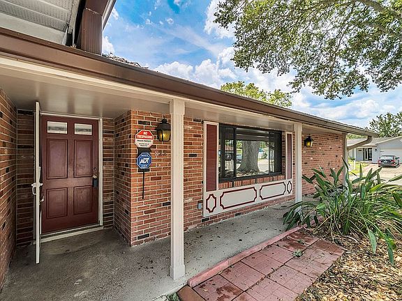 4th image of 822 Cabot Ct