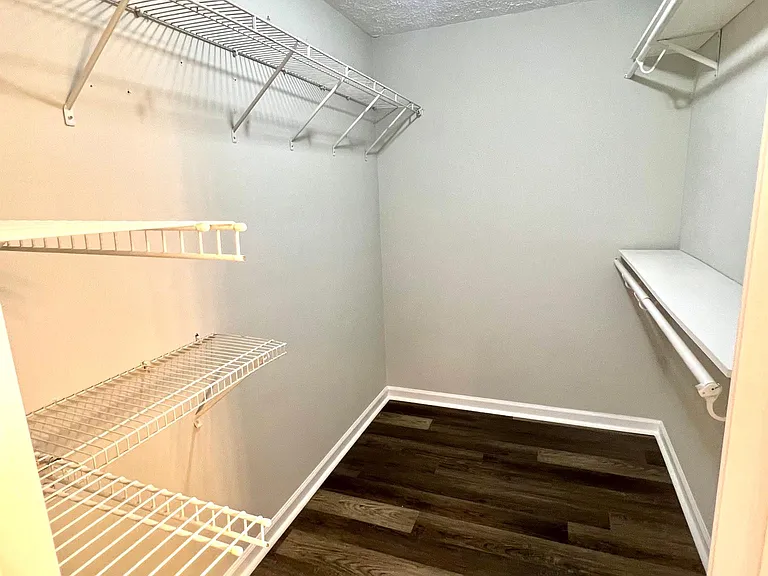 675 Rosehill Ln — Photo 10