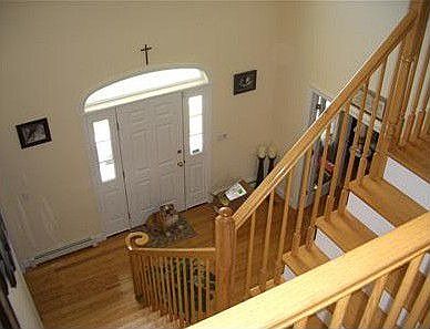 Dramatic 2 story Entrance