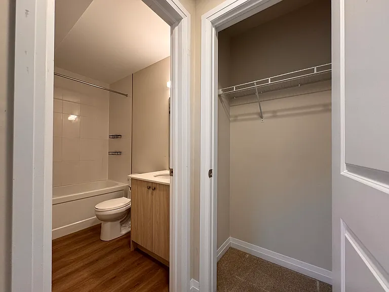 410 Northfield Dr W #D9 — Photo 12