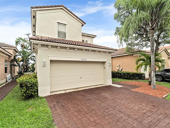 4th image of 3723 NE 23rd Ct