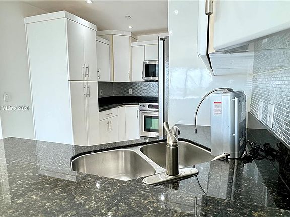 5th image of 151 Crandon Blvd APT 838
