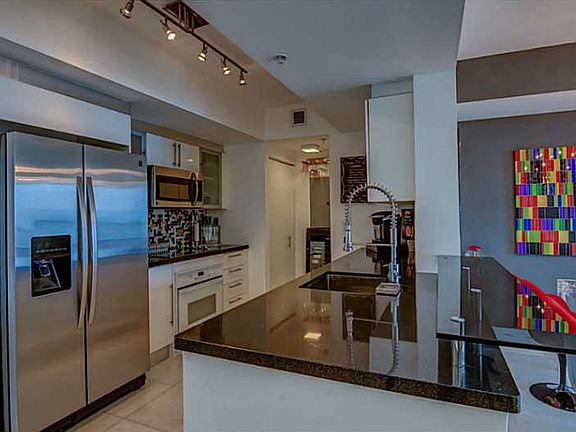 4th image of 335 Biscayne Blvd #2907