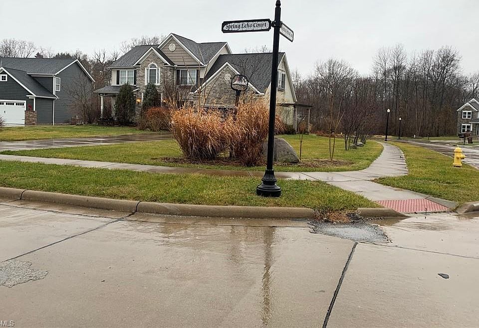 2nd image of 10 Spring Echo Ct